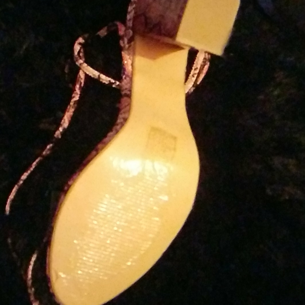 Shoes - Picture 4 of 4